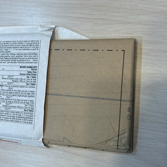 New uncut Simplicity apron pattern from 1999 - Picture 4 of 5